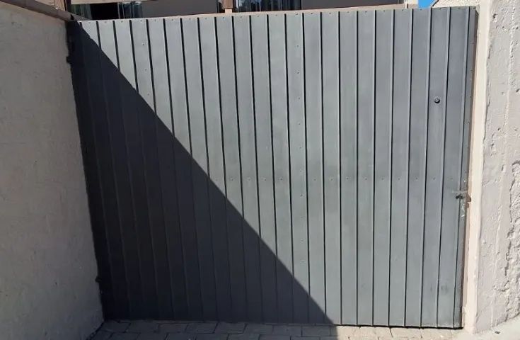 Vendo portão de zinco 2,40 x 2,00