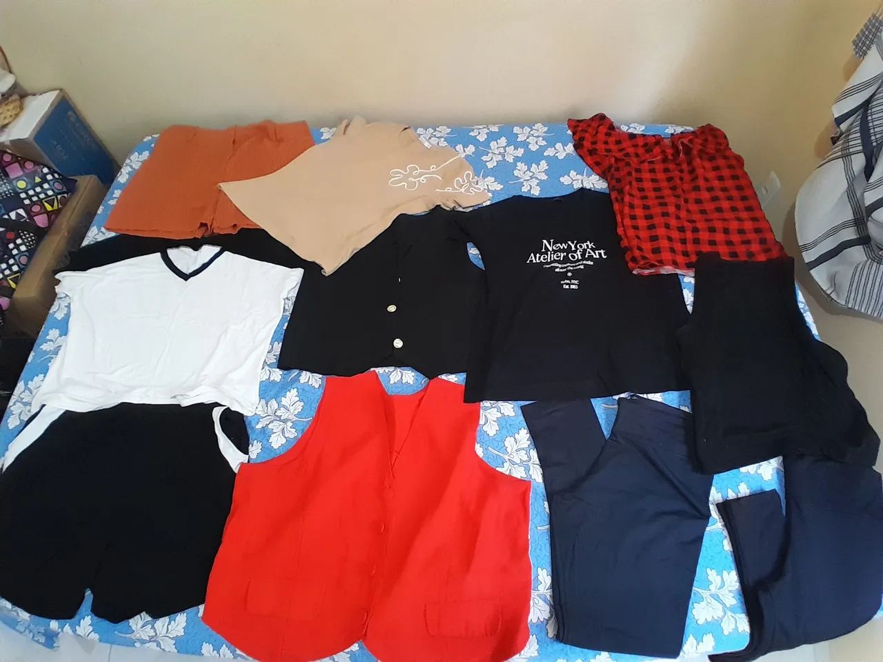 Lote com 28 peças de roupa bem conservadas  - Foto 3