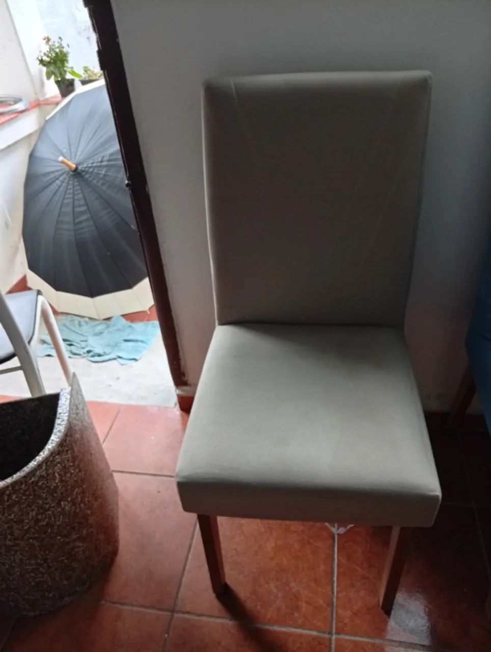 Mesa de jantar e 4 cadeirad - Foto 3