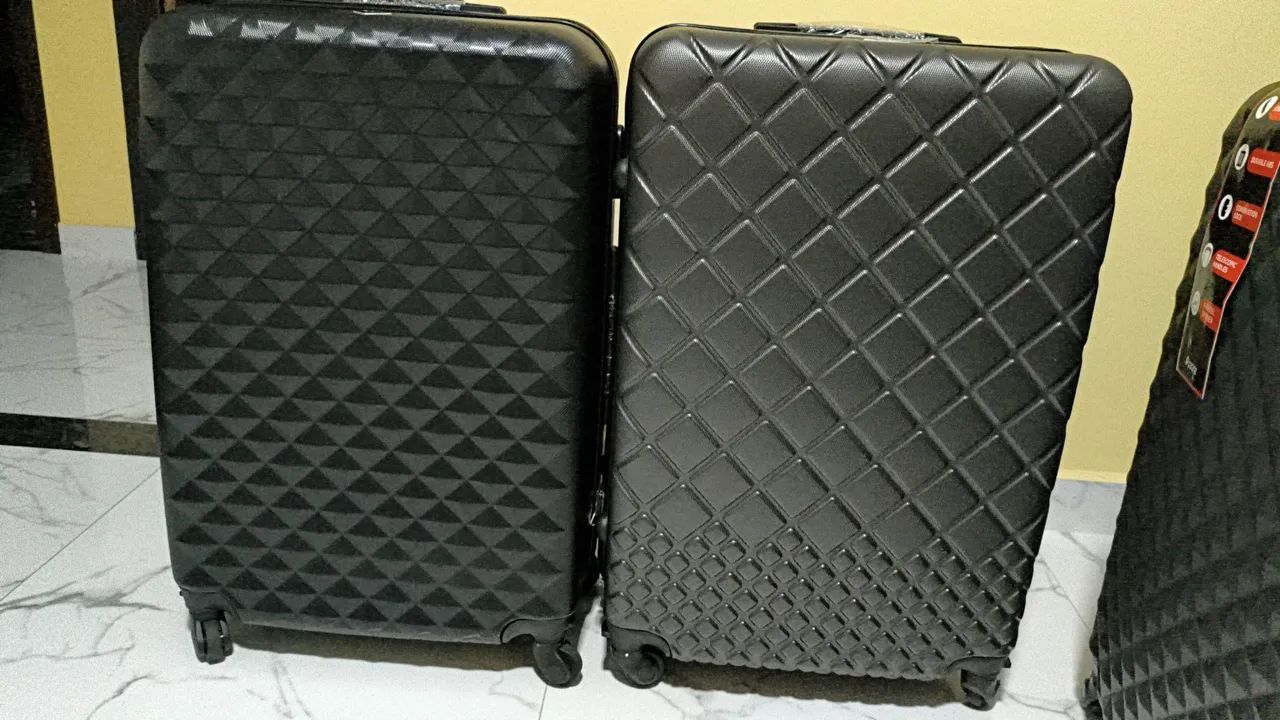 Excelente Mala de viagem de 32 kilos simples de ótima qualidade e praticidade .  - Foto 2