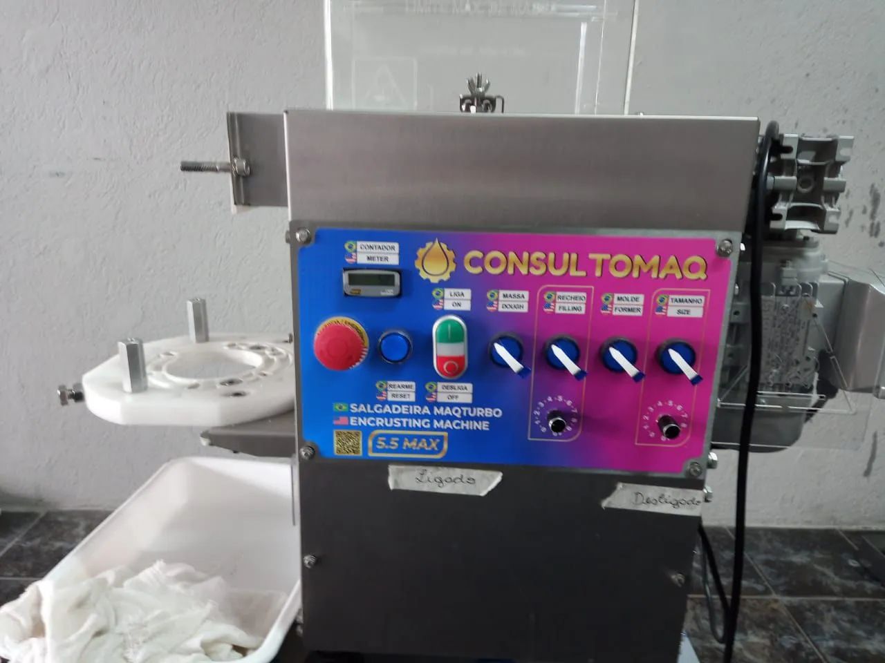 Maquina  modeladora de salgado 5.5 turbo seme nova . - Foto 3