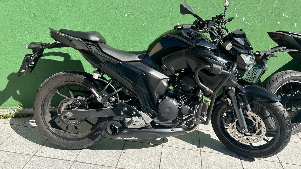 FZ25 all black - Foto 2
