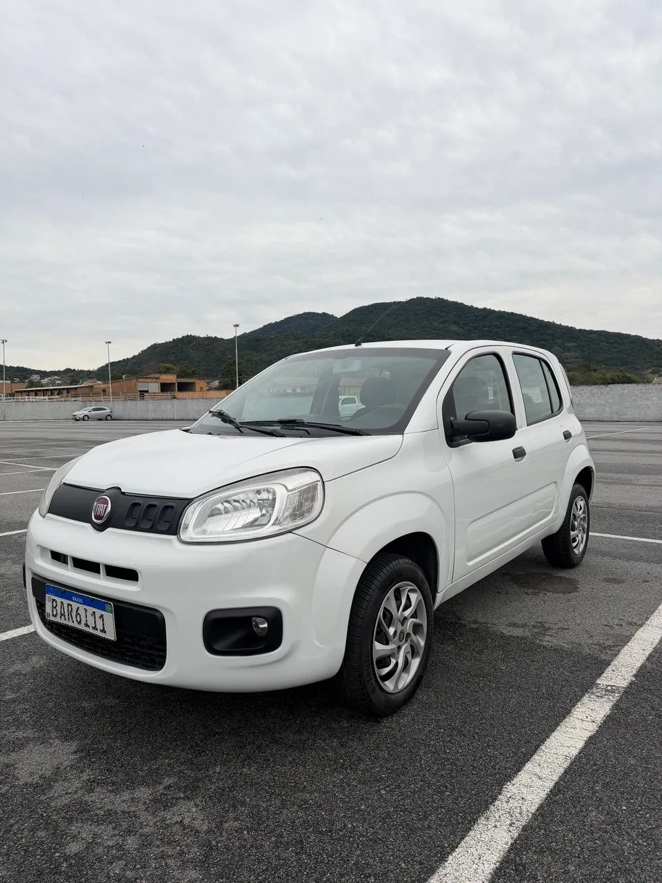 Fiat Uno Attractive 1.0 EVO Fire Flex 8V 5P 2016 - Foto 4
