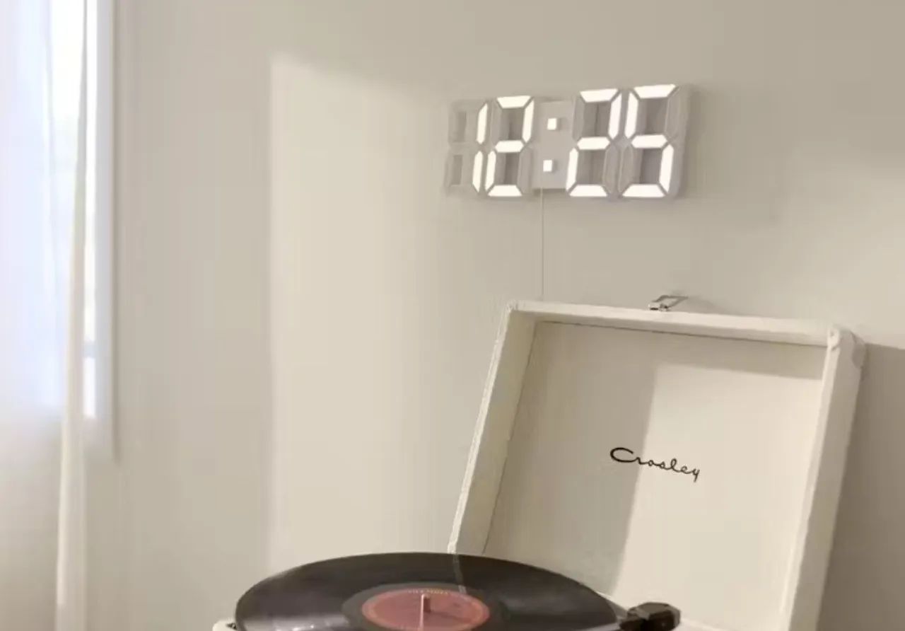 Relógio Digital LED 3D para mesa ou parede - Foto 4