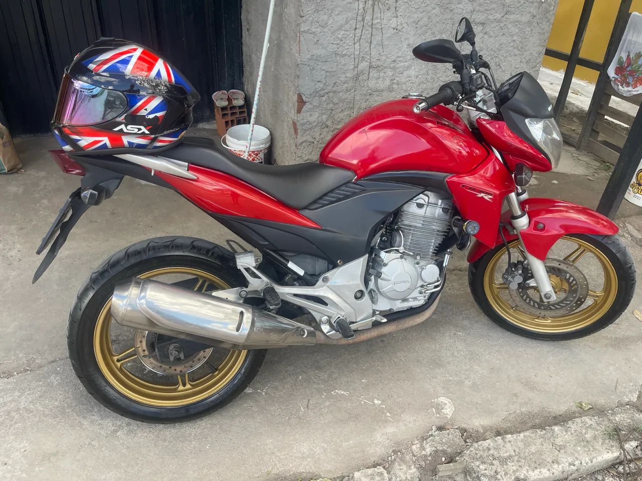 CB 300 conservada
