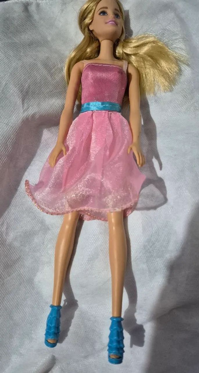 Boneca Barbie basica  (usada) cx B68 