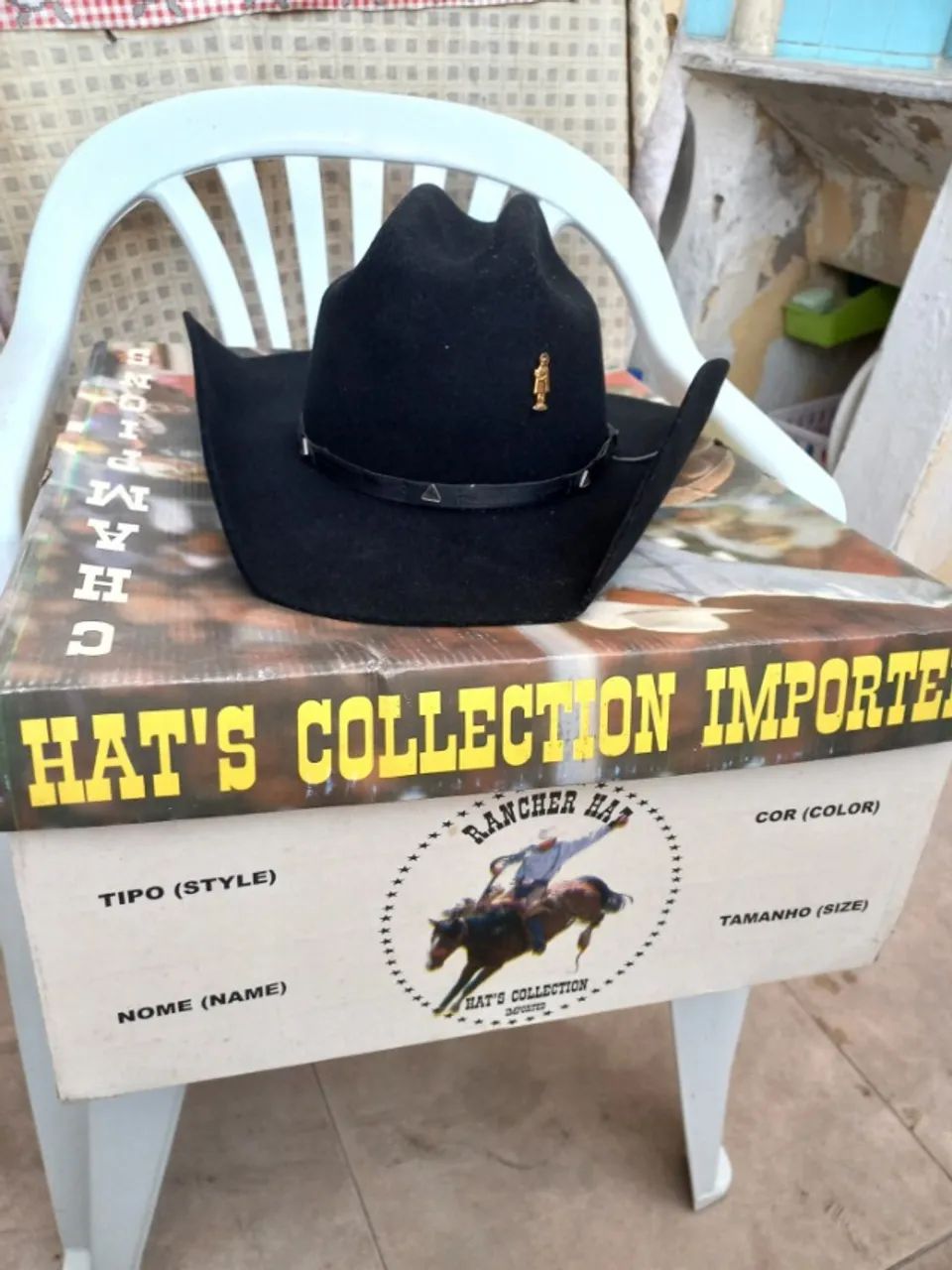   2 chapeus cowboy