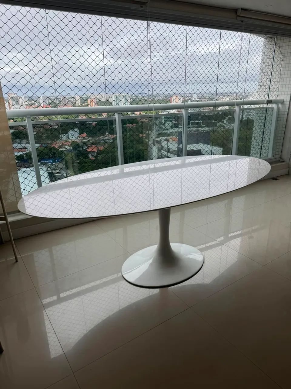 MESA DE PEDRA OVAL 8 LUGARES