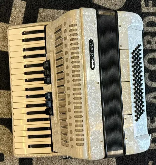 ACORDEON 80 BAIXOS NOVO