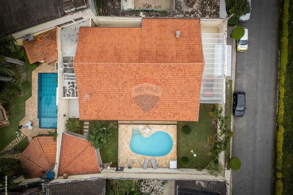 Casa terrea 379m2 com 3 dorm, 1 suite, churrasqueira e piscina em Interlagos