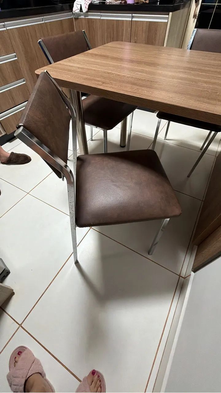 Painel com mesa e cadeiras - Foto 3