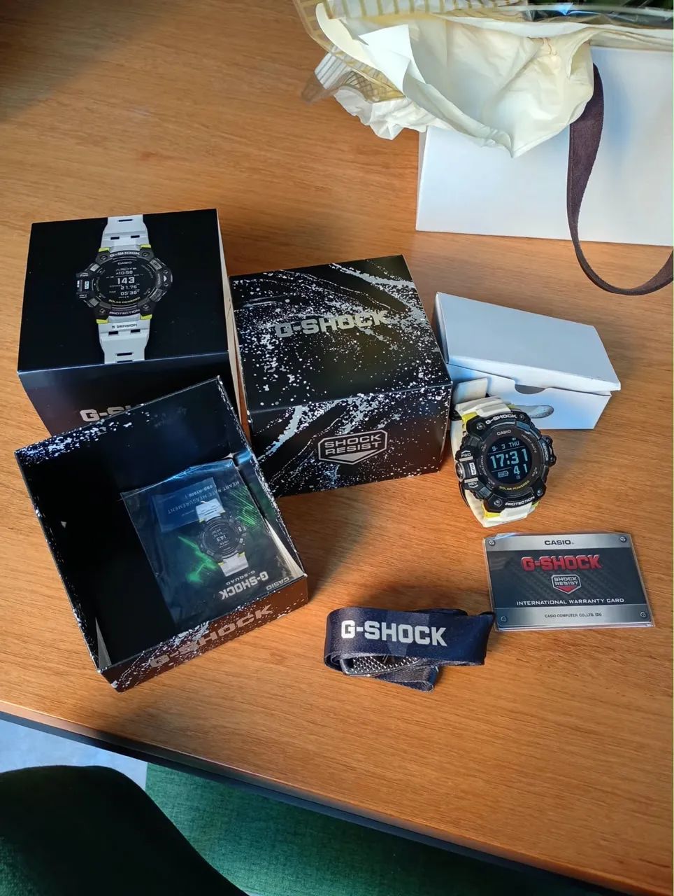 G-Shock GBD-H1000, caixa preta com pulseira branca  - Foto 4