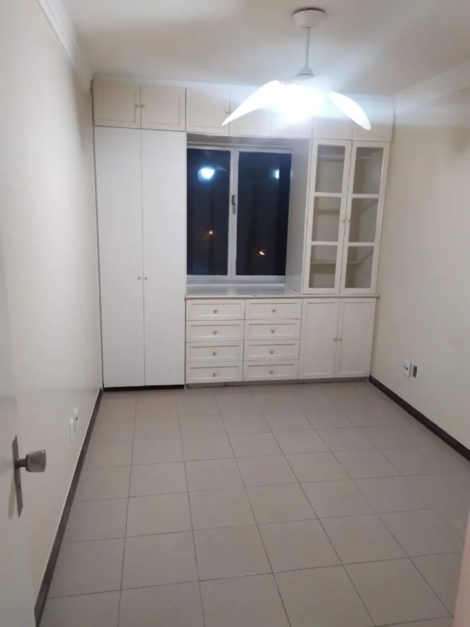 PROPRIETÁRIO ALUGA 4 QUARTOS - CANTO - VAZADO - ELEVADOR - ANDAR ALTO - SQS 405 SUL - Foto 5