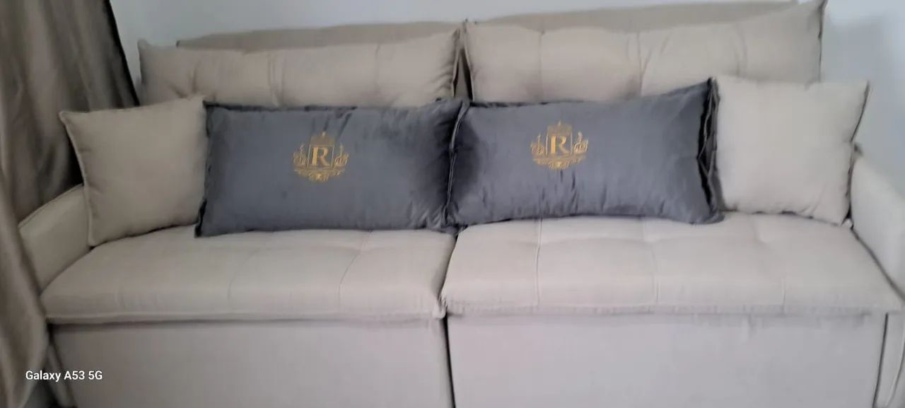 Vendo belíssimo sofá cama de 240 ,um ano de uso