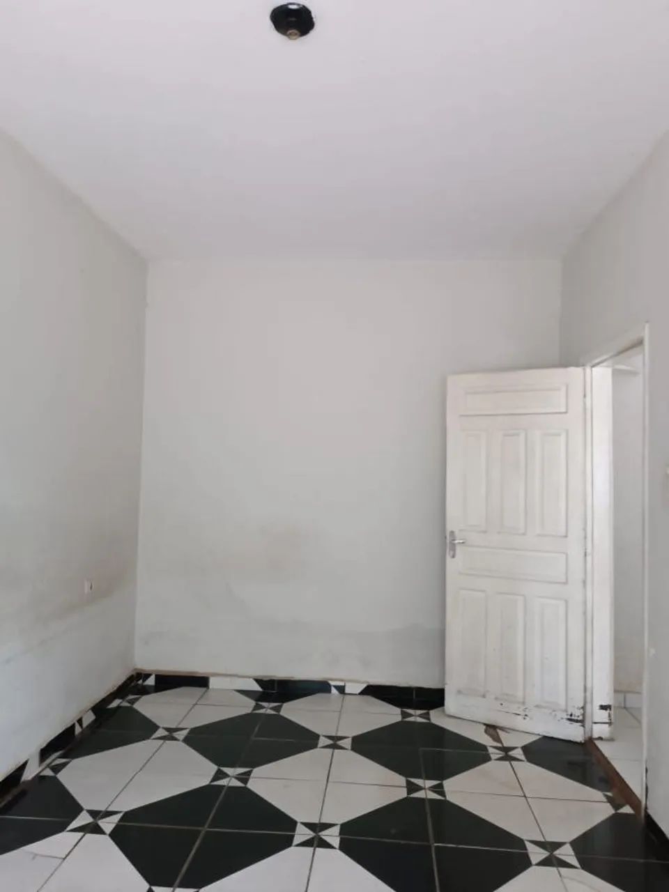 Casa para Venda em Sorocaba, Centro, 4 dormitórios, 2 banheiros - Foto 2