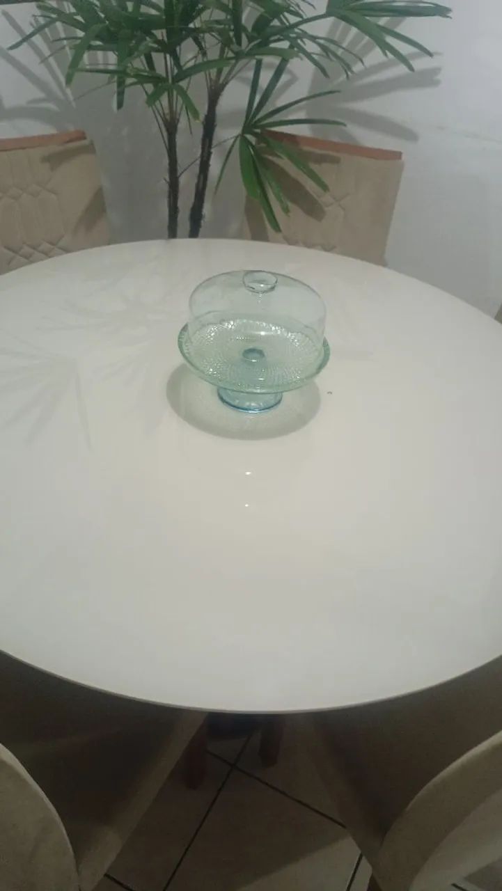 Mesa 6 cadeiras redonda com tapa de vidro semi nova  - Foto 4