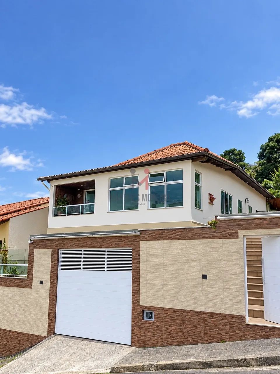 CASA LINEAR DE 4 QUARTOS COM 2 SUÍTES, ÁREA DE LAZER COMPLETA E PISCINA NO BOM CLIMA