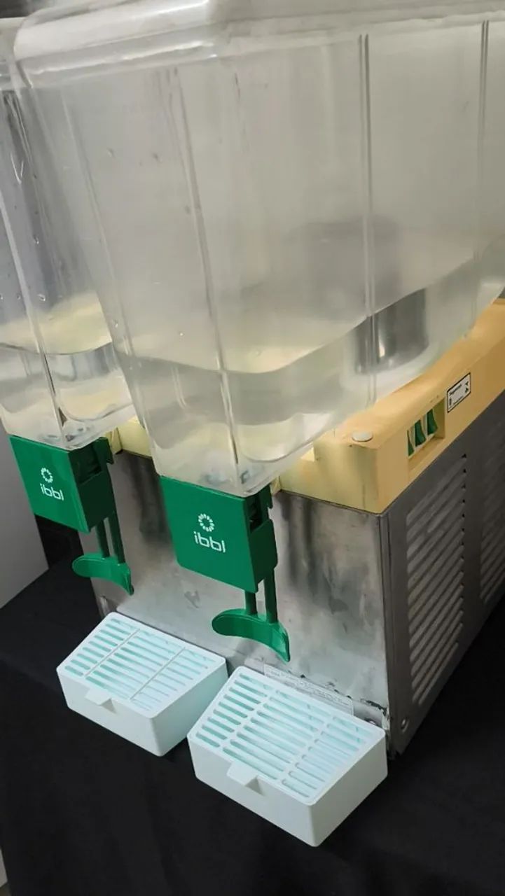 Refresqueira IBBL, duas cubas de 15 litros cada.