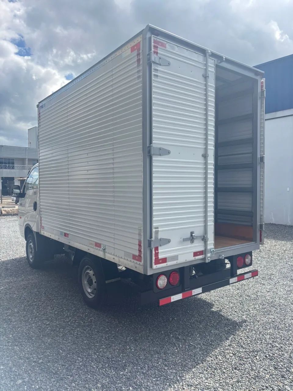 Bongo 2027 zero km - Foto 4