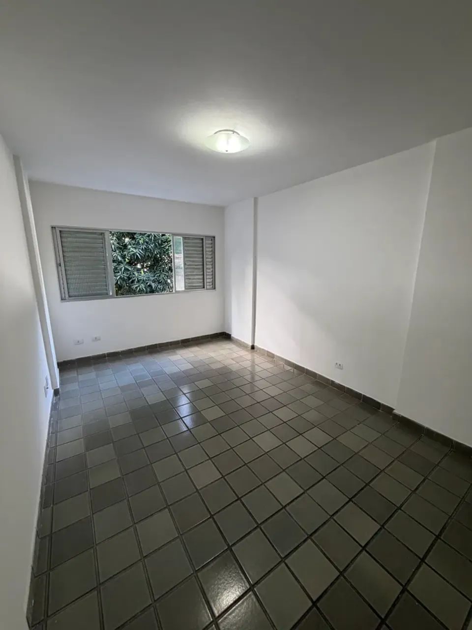 Apartamento na Jaqueira, 2 quartos mais quarto de serviço - R$ 2.700,00