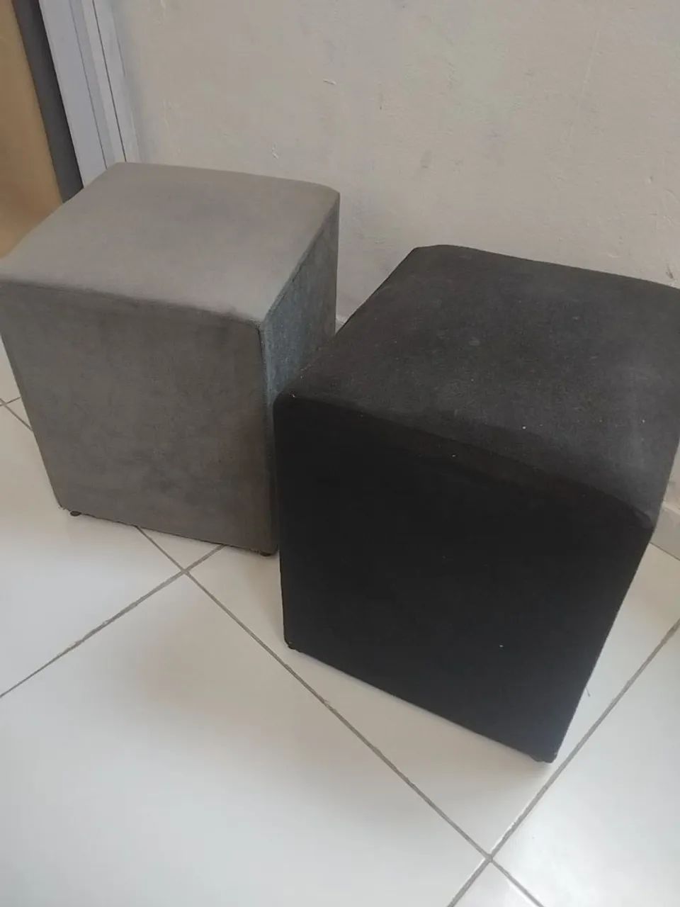 Vendo dois puffs preto e cinza  pra decorar sua sala . * falar com Alana  - Foto 2