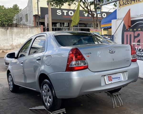 Etios 1.5 X sedan 2016 - Foto 2