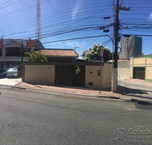 Casa no bairro luzia na av adelia franco, em frente a cehop..