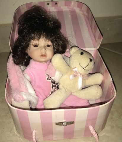 Bonequinha na caixa 35,00(negociável)