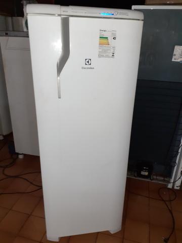 Geladeira Eletrolux Rfe 39Frost Free. - Foto 2
