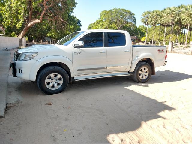 Hilux SRV automática 2014 - Foto 18