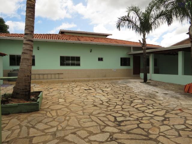 Casa a venda no condomínio morada da serra / 03 quartos / setor de mansões / churrasqueira