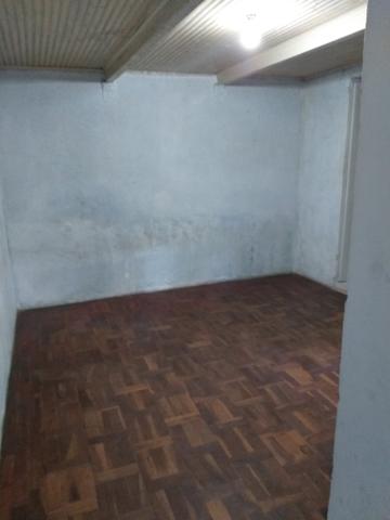 Aluga-se casa (fundos) - Foto 4