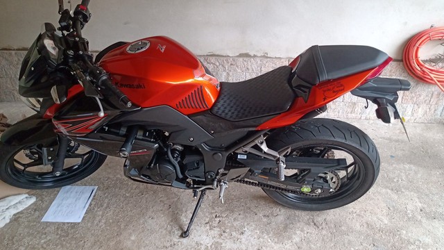 KAWASAKI Z 300   TROCO HORNET OU BANDIT  