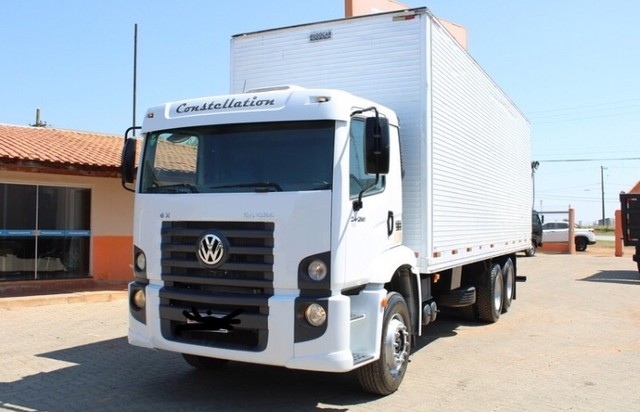 VW 24-250 6X2 BAÚ 8,50M