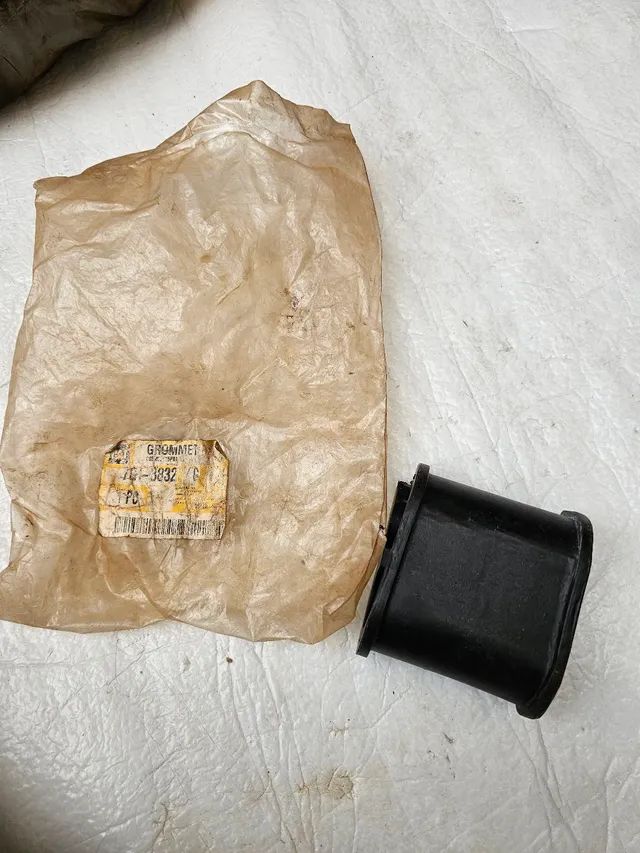 Pa carregadeira caterpillar borracha ilho nova original - Foto 3