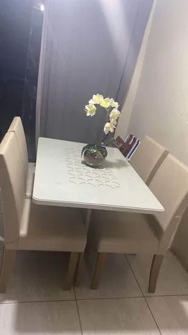 Conjunto mesa e 4 cadeiras 