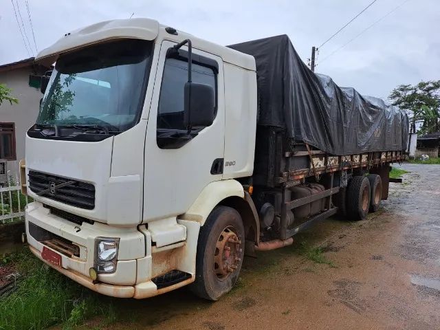 Volvo VM 260 6x2 ano 2011 