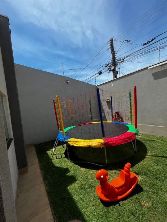 cama elástica- pula pula 3,05m nova com toda segura para criançada R$120,00 - Foto 2