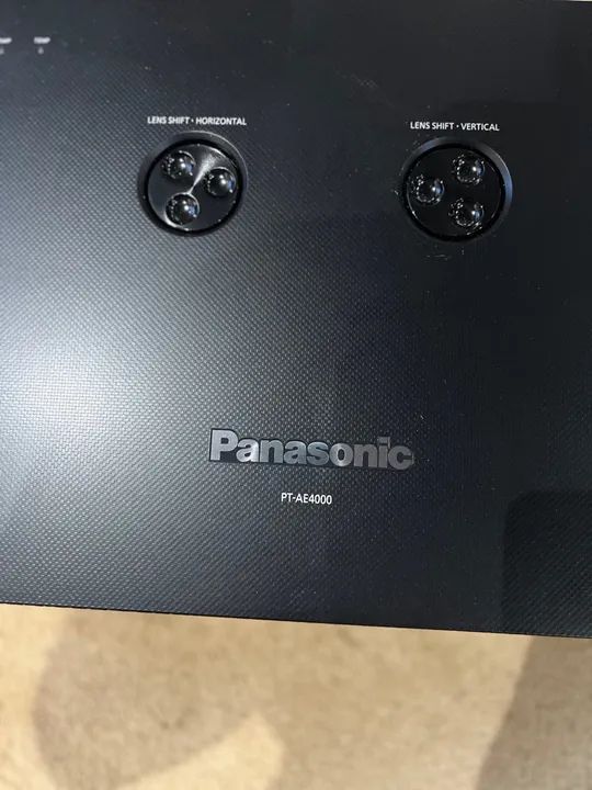 Projetor Panasonic PTAE 4000  - Foto 4