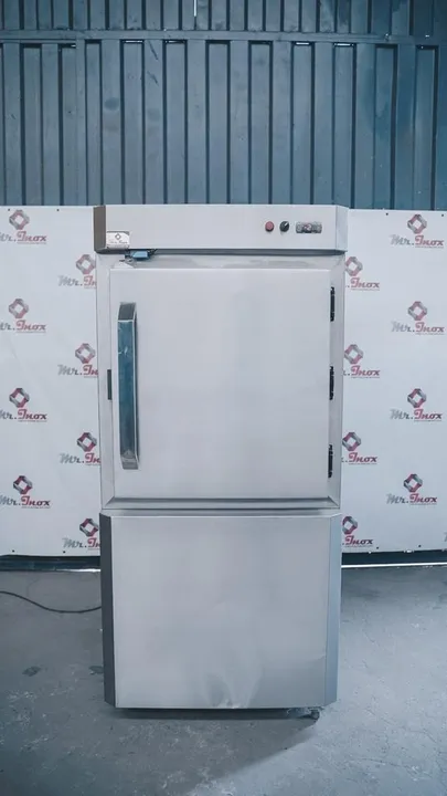 Ultra congelador de alimentos vertical .
