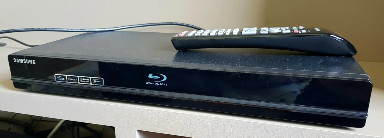 Blue Ray Player Samsung BD-P1600 + 9 DVDs player!!!!!