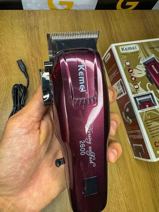 Máquina de Cortar Cabelo Kemei 2600 - Cordless - Profissional