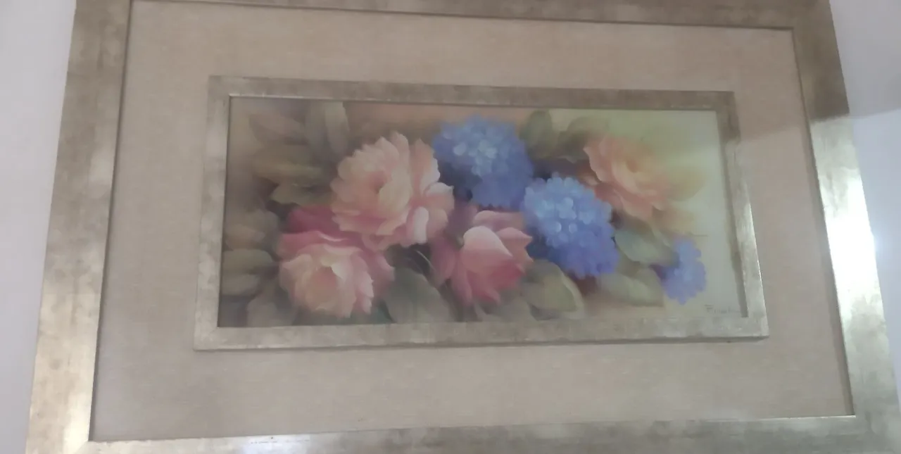 Quadro flores grandes rosa e azul emoldurado