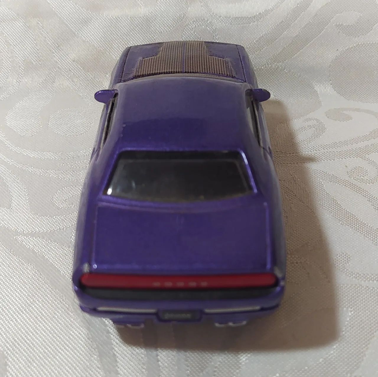 Carrinho Dodge Challenger roxo - Foto 3