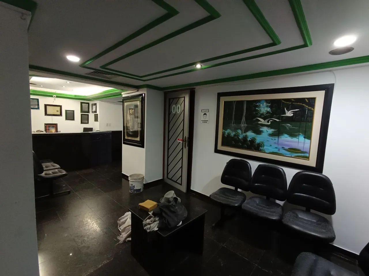 //Alugo Sala Comercial com 120 M2 no Rio Negro Center 