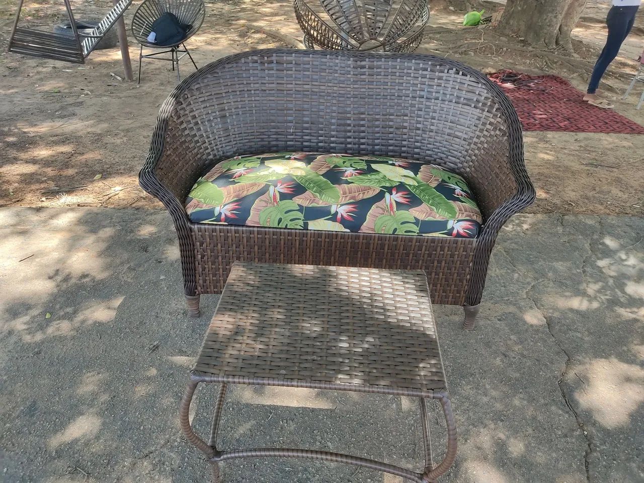 Sofá de fibra sintética, 2 lugares com almofada