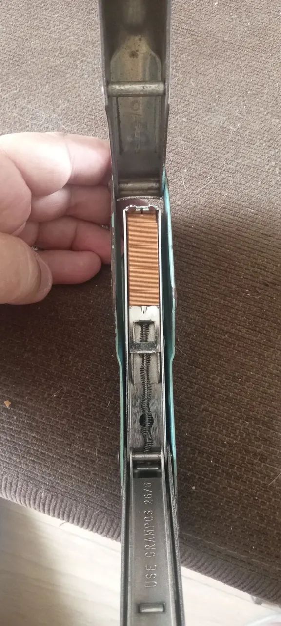 Vendo grampeador antigo funcionando 64842112002817124