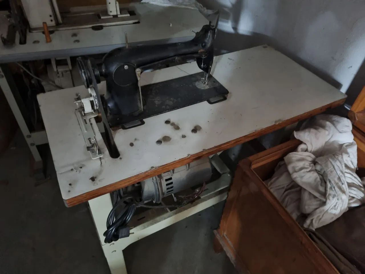Máquina de Costura Singer modelo 3115 - Foto 2
