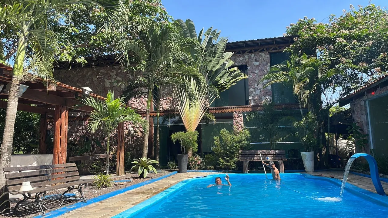 Chácara de luxo com piscina pergolado cozinha americana area de churrasco campo de areia