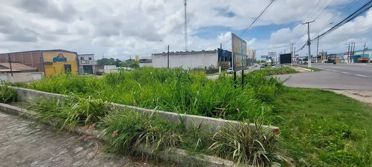 Imóvel para venda possui 770 metros quadrados em Cidade Universitária - Maceió - AL